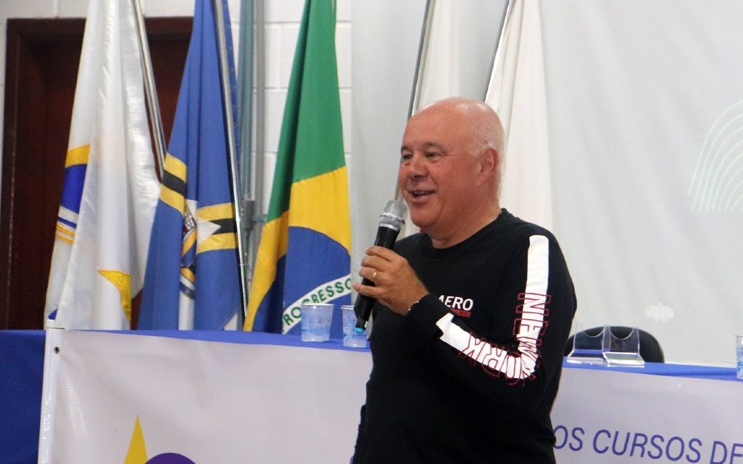 Diretor da Inovai fala sobre tendência da inovação aos alunos da FEPI